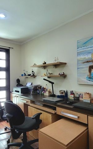 Casa à venda com 220m², 3 quartos e 3 vagas Casa à venda com 220m², 3 quartos e 3 vagasQuarto