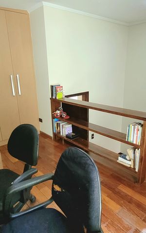 Casa à venda com 220m², 3 quartos e 3 vagas Casa à venda com 220m², 3 quartos e 3 vagasQuarto
