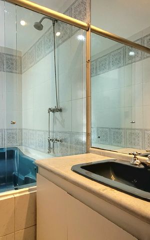 Casa à venda com 220m², 3 quartos e 3 vagas Casa à venda com 220m², 3 quartos e 3 vagasBanheiro