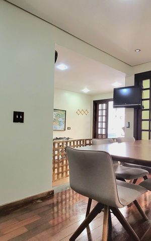 Casa à venda com 220m², 3 quartos e 3 vagas Casa à venda com 220m², 3 quartos e 3 vagasSala