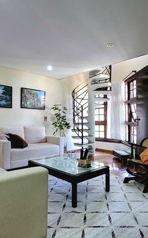 Casa à venda com 220m², 3 quartos e 3 vagas Casa à venda com 220m², 3 quartos e 3 vagasSala