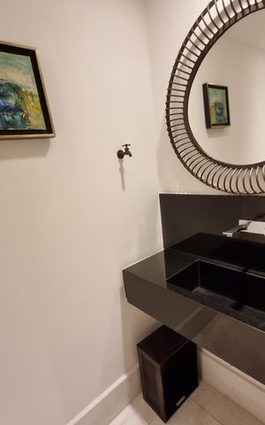 Apartamento para alugar com 300m², 3 quartos e 2 vagas Apartamento para alugar com 300m², 3 quartos e 2 vagasLavabo