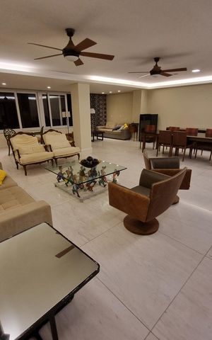 Apartamento para alugar com 300m², 3 quartos e 2 vagas Apartamento para alugar com 300m², 3 quartos e 2 vagasSala