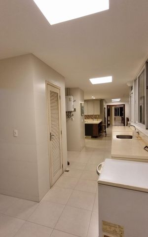 Apartamento para alugar com 300m², 3 quartos e 2 vagas Apartamento para alugar com 300m², 3 quartos e 2 vagasÁrea de serviço