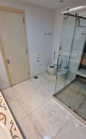 Apartamento para alugar com 300m², 3 quartos e 2 vagas Apartamento para alugar com 300m², 3 quartos e 2 vagasBanheiro 1