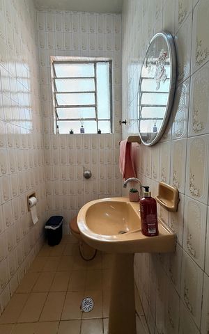 Casa à venda com 300m², 5 quartos e 4 vagas Casa à venda com 300m², 5 quartos e 4 vagasBanheiro