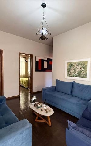 Casa à venda com 300m², 5 quartos e 4 vagas Casa à venda com 300m², 5 quartos e 4 vagasSala