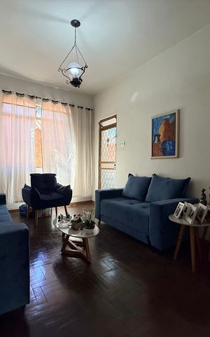 Casa à venda com 300m², 5 quartos e 4 vagas Casa à venda com 300m², 5 quartos e 4 vagasSala