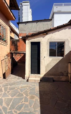 Casa à venda com 300m², 5 quartos e 4 vagas Casa à venda com 300m², 5 quartos e 4 vagasÁrea externa