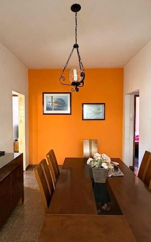 Casa à venda com 300m², 5 quartos e 4 vagas Casa à venda com 300m², 5 quartos e 4 vagasSala de Jantar