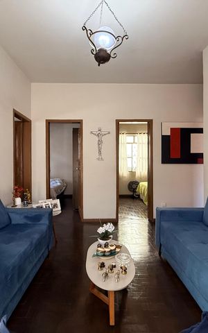 Casa à venda com 300m², 5 quartos e 4 vagas Casa à venda com 300m², 5 quartos e 4 vagasSala