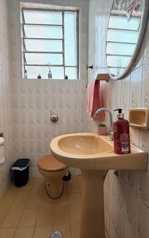 Casa à venda com 300m², 5 quartos e 4 vagas Casa à venda com 300m², 5 quartos e 4 vagasBanheiro