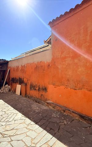 Casa à venda com 300m², 5 quartos e 4 vagas Casa à venda com 300m², 5 quartos e 4 vagasÁrea externa