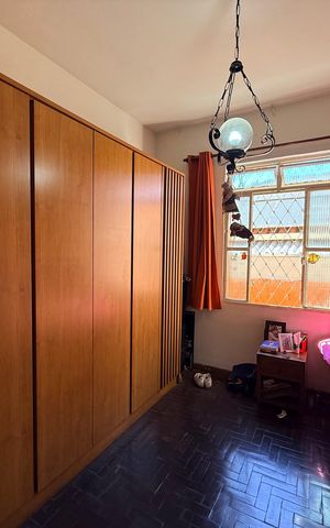 Casa à venda com 300m², 5 quartos e 4 vagas Casa à venda com 300m², 5 quartos e 4 vagasQuarto