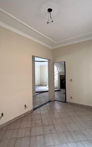 Casa para alugar com 1000m², 16 quartos e 6 vagas