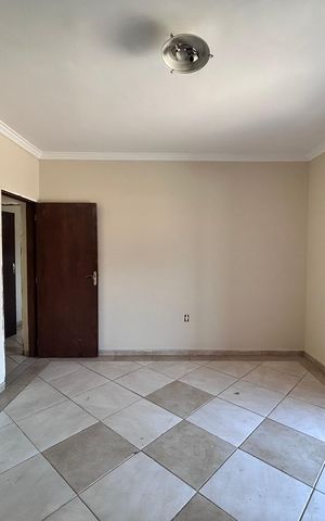 Casa para alugar com 1000m², 16 quartos e 6 vagas