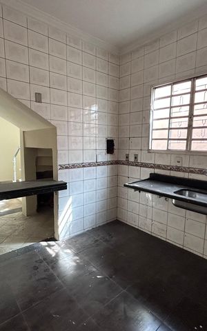 Casa para alugar com 1000m², 16 quartos e 6 vagas