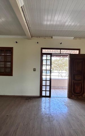 Casa para alugar com 1000m², 16 quartos e 6 vagas