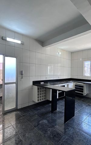 Casa para alugar com 1000m², 16 quartos e 6 vagas