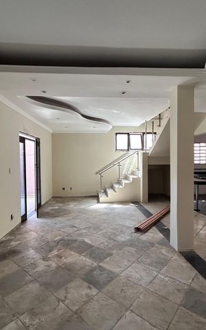 Casa para alugar com 1000m², 16 quartos e 6 vagas