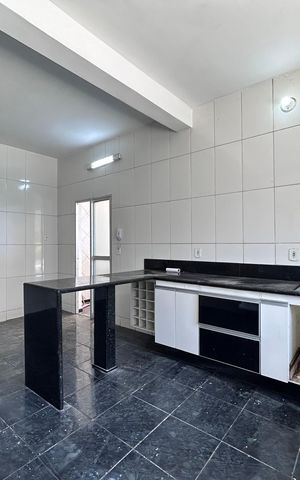 Casa para alugar com 1000m², 16 quartos e 6 vagas