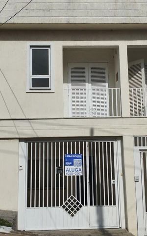 Casa para alugar com 90m², 3 quartos e 1 vaga Casa para alugar com 90m², 3 quartos e 1 vagaFachada