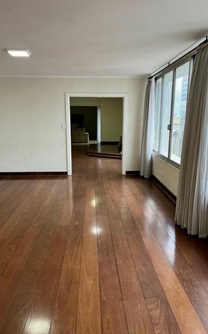 Casa de condomínio à venda com 500m², 4 quartos e 2 vagas Casa de condomínio à venda com 500m², 4 quartos e 2 vagasSala
