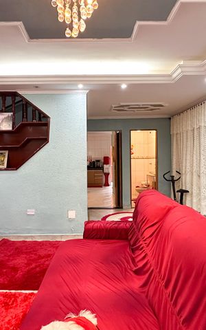 Casa à venda com 222m², 3 quartos e 2 vagasSala