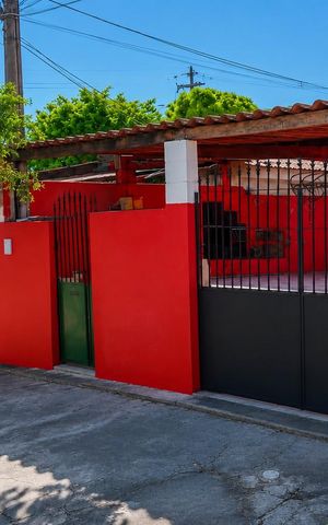 Casa à venda com 100m², 2 quartos e 2 vagasFachada