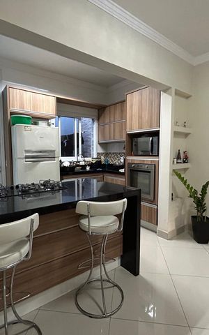 Casa à venda com 181m², 3 quartos e 2 vagas Casa à venda com 181m², 3 quartos e 2 vagasCozinha