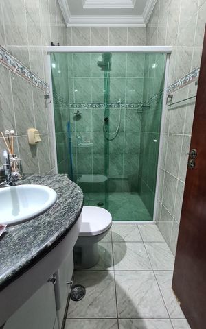 Casa à venda com 171m², 3 quartos e 2 vagas Casa à venda com 171m², 3 quartos e 2 vagasBanheiro