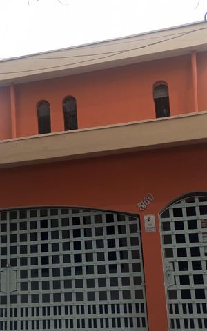Casa à venda com 96m², 2 quartos e 2 vagas Casa à venda com 96m², 2 quartos e 2 vagasFachada
