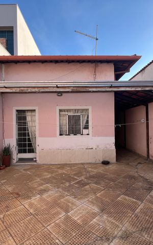 Casa à venda com 216m², 2 quartos e 2 vagas Casa à venda com 216m², 2 quartos e 2 vagasGaragem