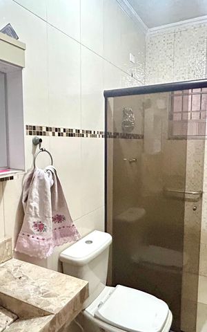 Casa para alugar com 171m², 4 quartos e 2 vagas Casa para alugar com 171m², 4 quartos e 2 vagasBanheiro 1