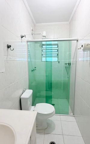 Casa para alugar com 100m², 2 quartos e 2 vagas Casa para alugar com 100m², 2 quartos e 2 vagasBanheiro social