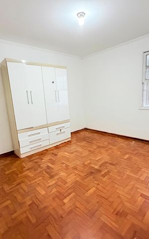 Casa para alugar com 100m², 2 quartos e 2 vagas Casa para alugar com 100m², 2 quartos e 2 vagasSuíte