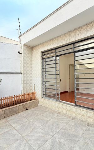 Casa para alugar com 100m², 2 quartos e 2 vagas Casa para alugar com 100m², 2 quartos e 2 vagasGaragem