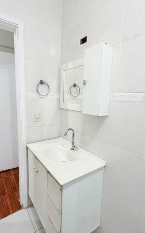 Casa para alugar com 100m², 2 quartos e 2 vagas Casa para alugar com 100m², 2 quartos e 2 vagasBanheiro social