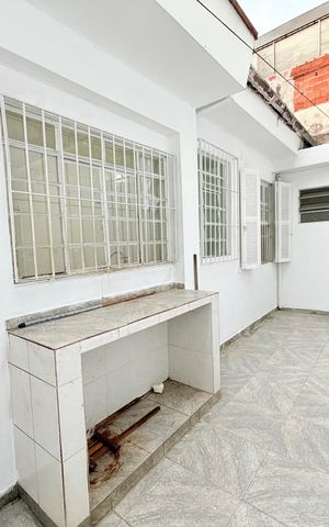 Casa para alugar com 100m², 2 quartos e 2 vagas Casa para alugar com 100m², 2 quartos e 2 vagasÁrea externa
