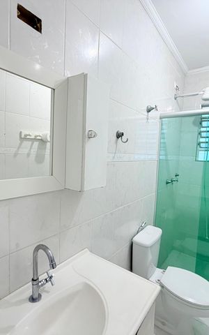 Casa para alugar com 100m², 2 quartos e 2 vagas Casa para alugar com 100m², 2 quartos e 2 vagasBanheiro social