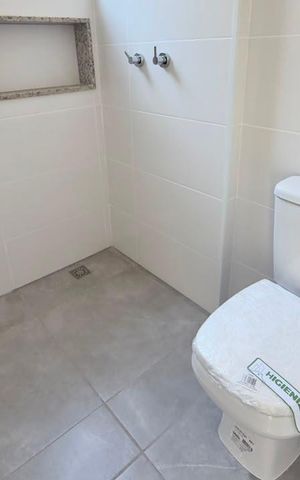 Apartamento à venda com 163m², 4 quartos e 3 vagas Apartamento à venda com 163m², 4 quartos e 3 vagasBanheiro social