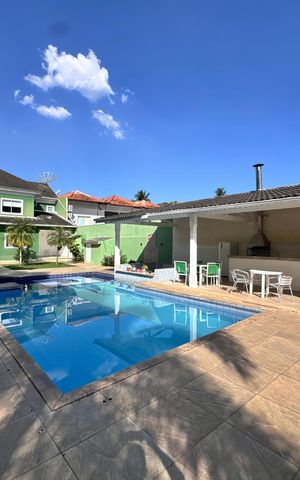 Casa de condomínio para alugar com 800m², 4 quartos e 4 vagas Casa de condomínio para alugar com 800m², 4 quartos e 4 vagasÁrea externa