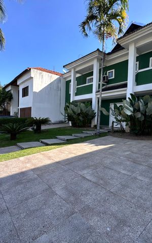 Casa de condomínio para alugar com 800m², 4 quartos e 4 vagas Casa de condomínio para alugar com 800m², 4 quartos e 4 vagasFachada