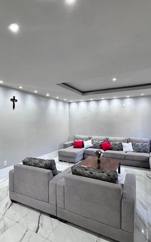 Casa de condomínio para alugar com 800m², 4 quartos e 4 vagas Casa de condomínio para alugar com 800m², 4 quartos e 4 vagasSala