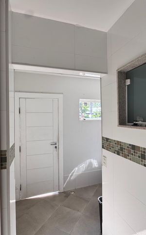 Casa de condomínio para alugar com 800m², 4 quartos e 4 vagas Casa de condomínio para alugar com 800m², 4 quartos e 4 vagasÁrea de Serviço