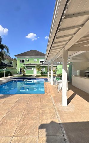 Casa de condomínio para alugar com 800m², 4 quartos e 4 vagas Casa de condomínio para alugar com 800m², 4 quartos e 4 vagasÁrea externa