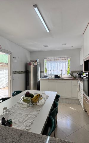 Casa de condomínio para alugar com 800m², 4 quartos e 4 vagas Casa de condomínio para alugar com 800m², 4 quartos e 4 vagasCozinha