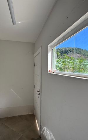 Casa de condomínio para alugar com 800m², 4 quartos e 4 vagas Casa de condomínio para alugar com 800m², 4 quartos e 4 vagasÁrea de Serviço