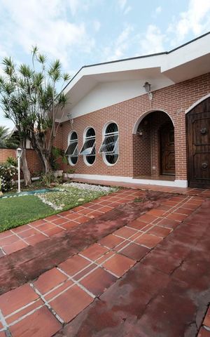 Casa para alugar com 350m², 4 quartos e 3 vagasQuintal