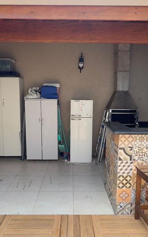 Casa à venda com 126m², 3 quartos e 2 vagas Casa à venda com 126m², 3 quartos e 2 vagasÁrea externa